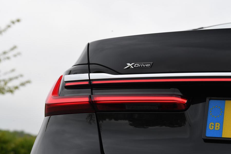 Детали экстерьера BMW 745Le xDrive (G12) 2019 года  (UK) (фото 18 из 26)